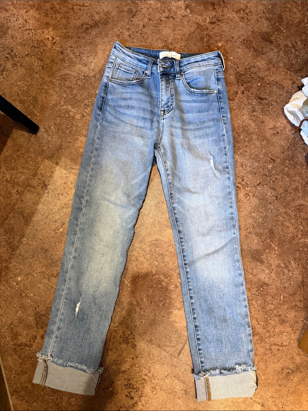 Risen straight jeans